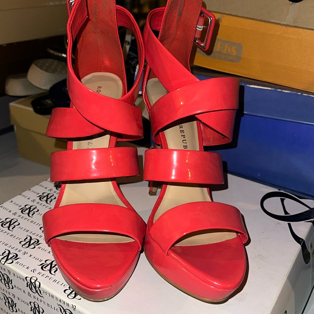 Mother’s closet/ Open toe strap heels